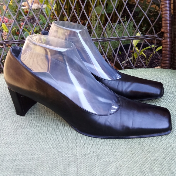 Stuart Weitzman Black Leather Square Toe Chunky Heel Pump. - Picture 12 of 12